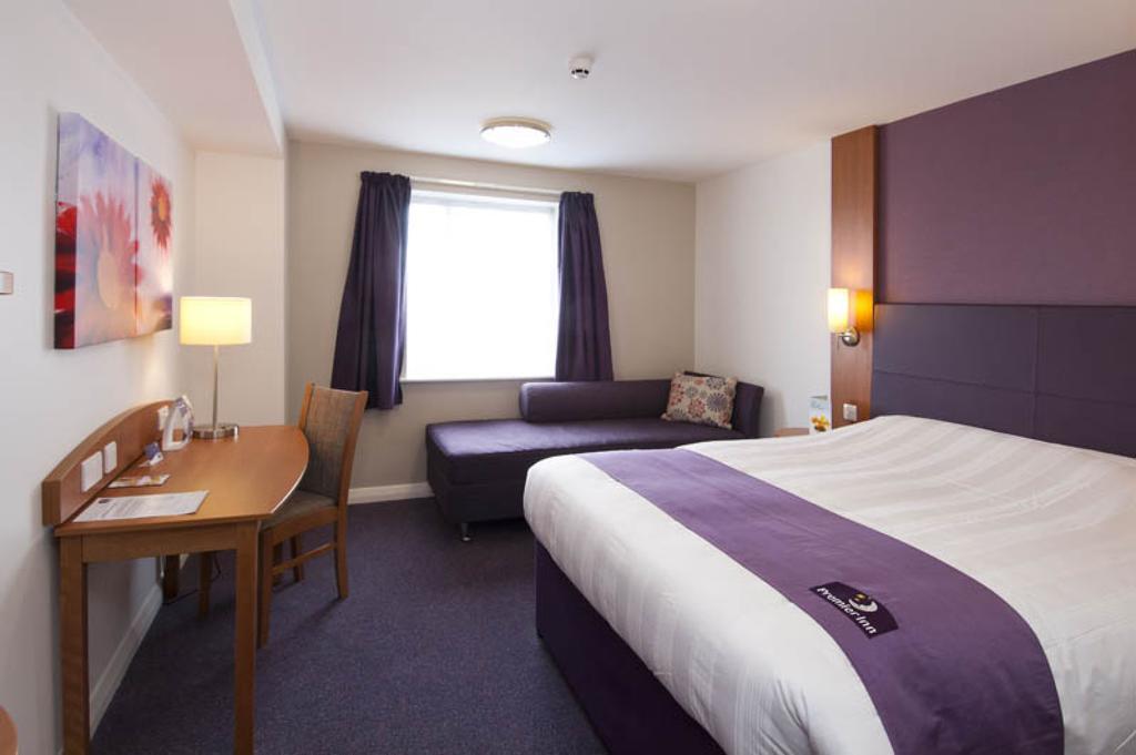Premier Inn Manchester - Heaton Park Εξωτερικό φωτογραφία