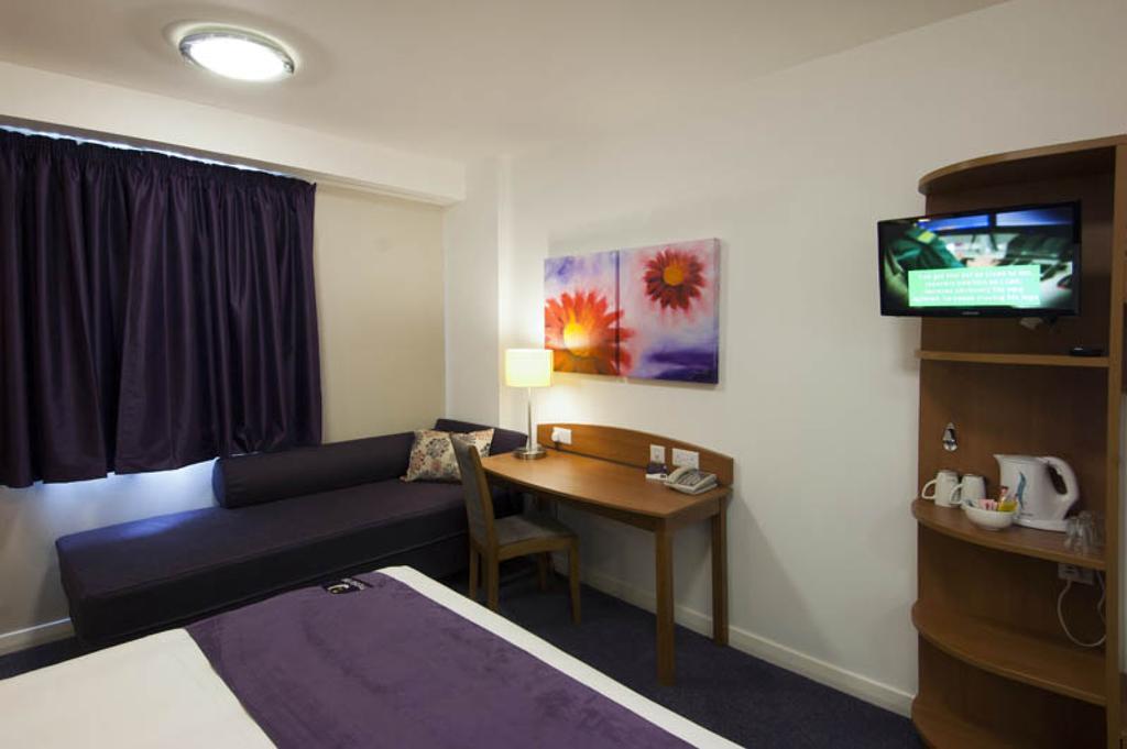 Premier Inn Manchester - Heaton Park Εξωτερικό φωτογραφία