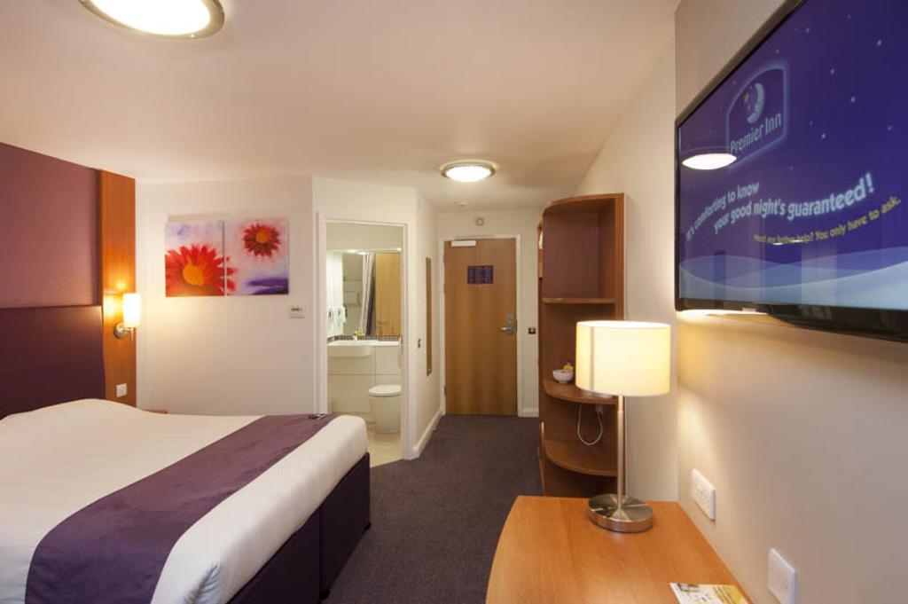 Premier Inn Manchester - Heaton Park Εξωτερικό φωτογραφία