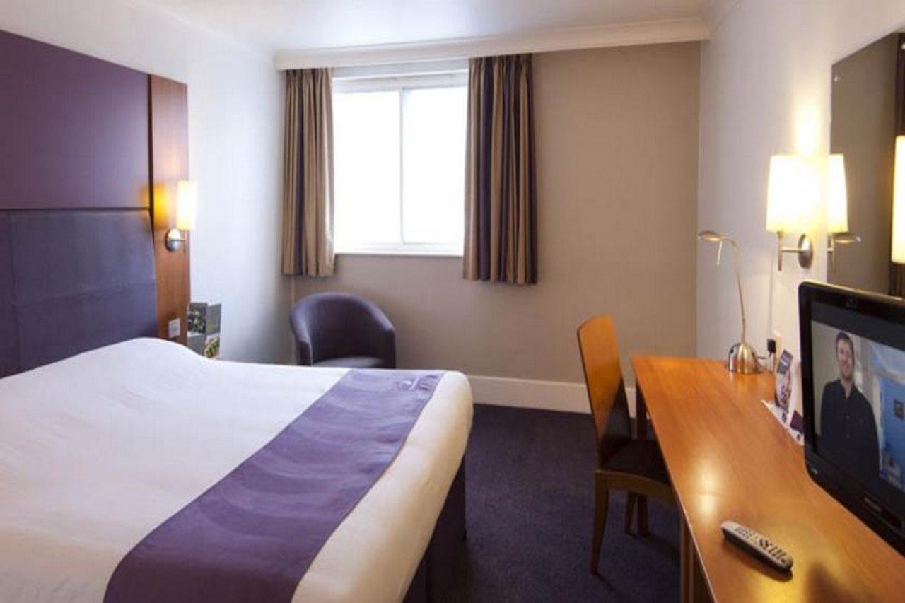 Premier Inn Manchester - Heaton Park Εξωτερικό φωτογραφία
